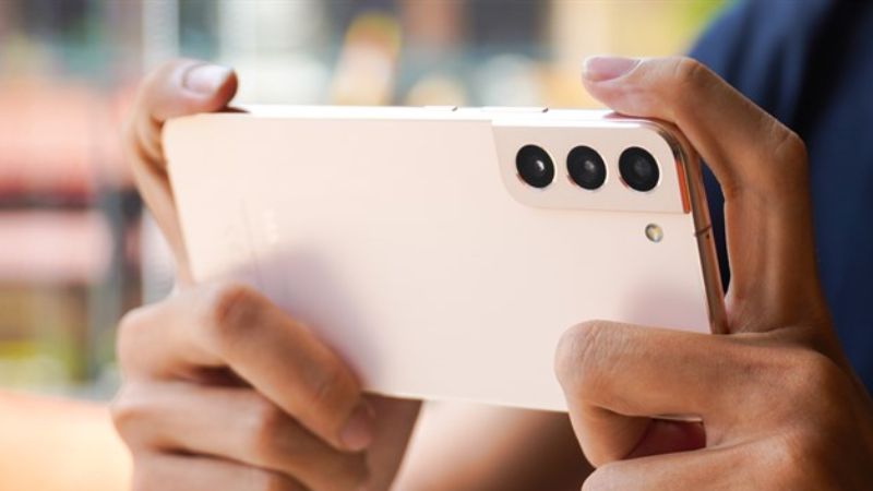 Máy xử lý tốt các tác vụ nặng như chơi game