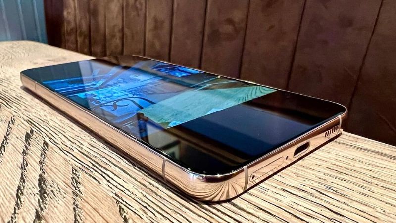 Màn hình Dynamic AMOLED 2X với tần số quét 120Hz trên S22 Plus