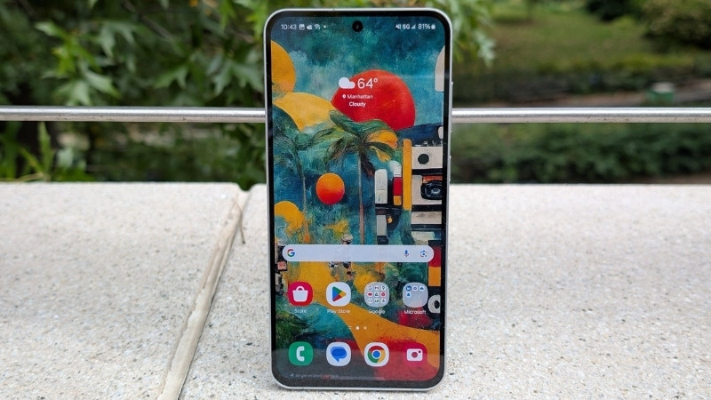 Màn hình Dynamic AMOLED 2X, độ sáng tối đa 2600 nits