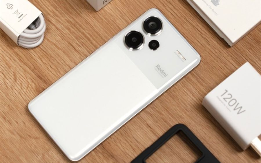 Xiaomi Redmi Note 13 Pro+ và Xiaomi 13T khác biệt rõ rệt về thiết kế