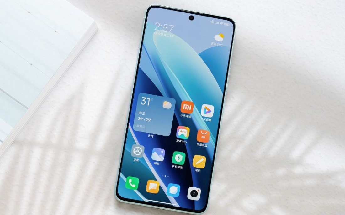 Màn hình AMOLED tràn viền rộng lớn nâng cao trải nghiệm người dùng