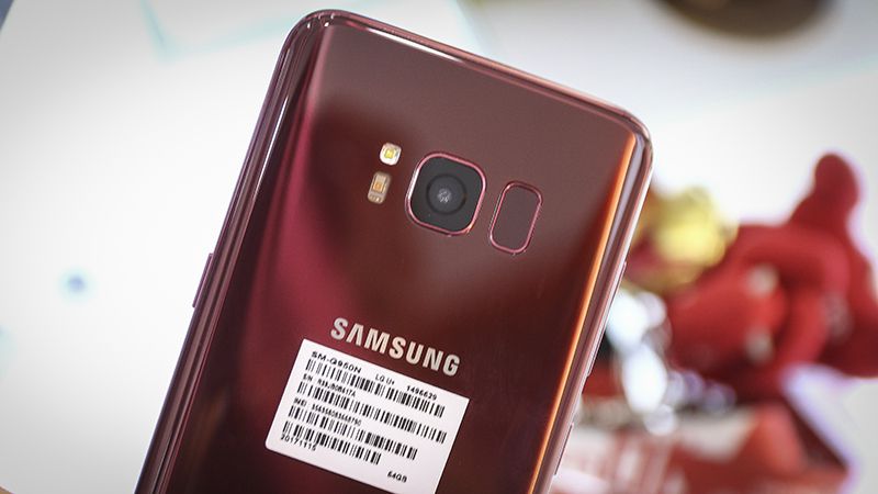 Trên tay Samsung S8 màu đỏ BURGUNDY RED tại Di động mới