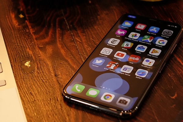 iPhone X còn lại gì sau 3 năm? Có nên mua hay không?