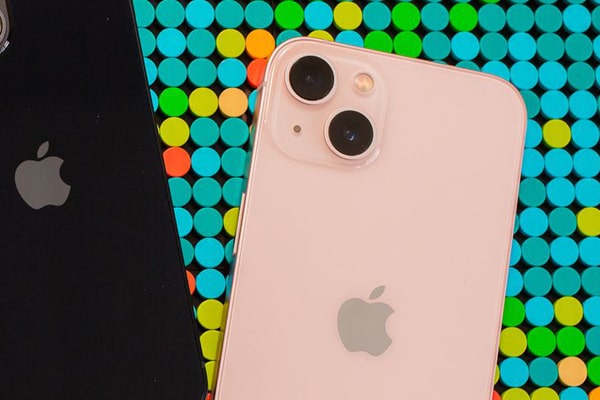 Đánh giá iPhone 13: Rẻ hơn, bền hơn và camera tốt hơn