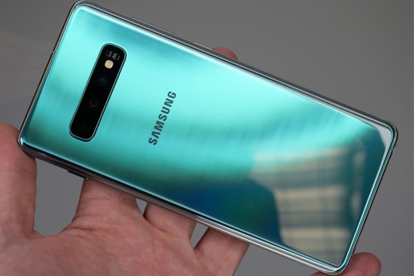 Galaxy S10 Plus xách tay có dùng tốt như bản chính hãng 2 SIM?