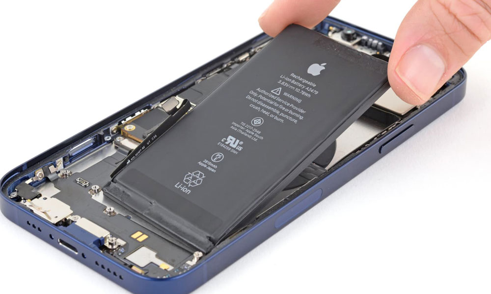 Thay pin iPhone 12 zin chính hãng giá rẻ, nhận máy ngay